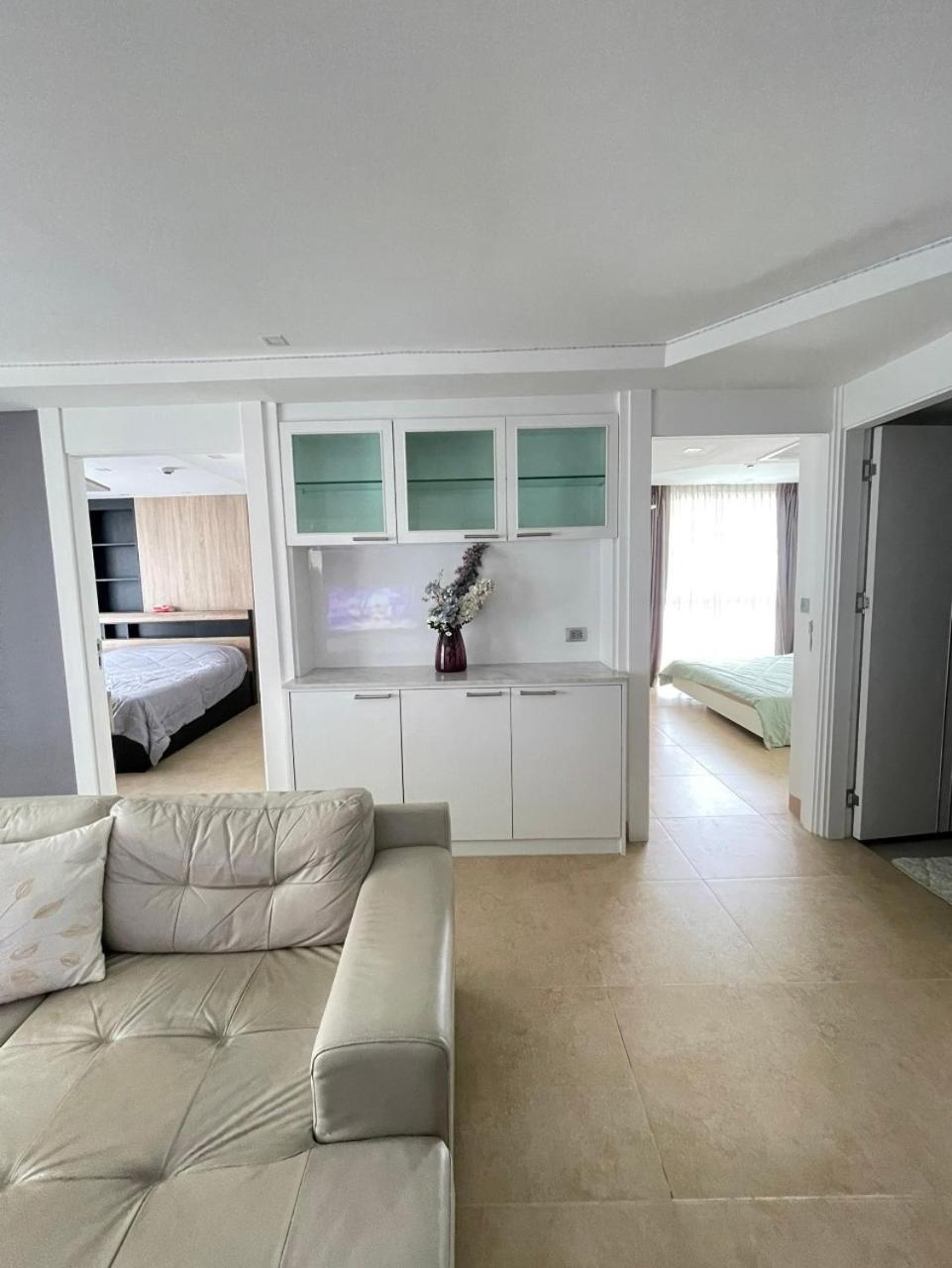2 Bedrooms Near Pattaya Beach Екстериор снимка